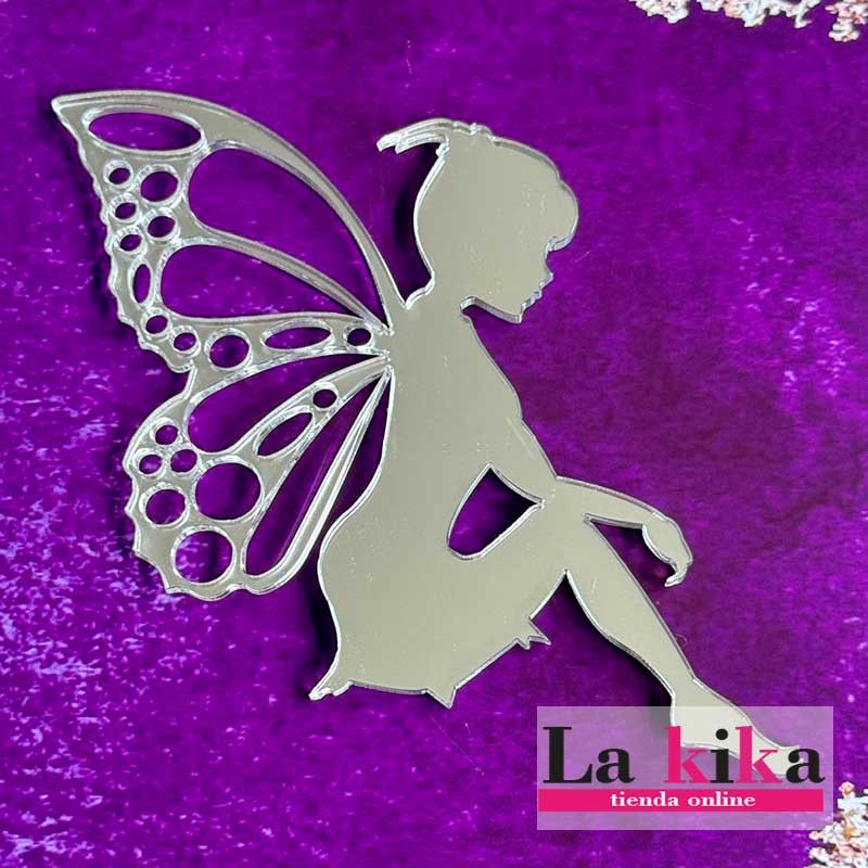 🧚♀️ Hada Sentada en Acrílico Espejo Plata – 9x9 cm 🧚♀️ Hada Sentada en Acrílico Espejo Plata – 9x9 cm