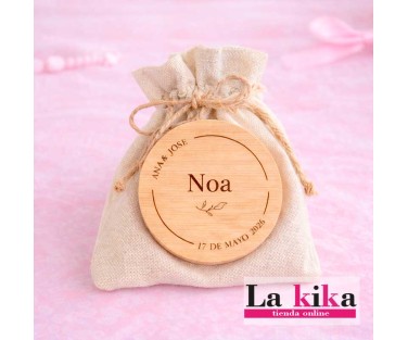 Abridor Imán de Bambú Personalizado para Bautizo de Niña 💗 | Recuerdo Natural y Útil
