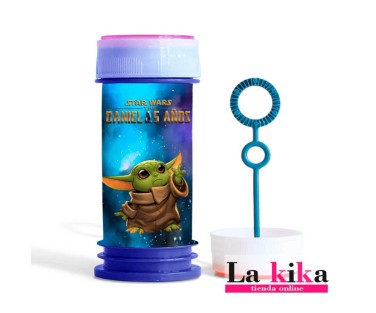 Pomperos personalizados inspirados en Baby Yoda con nombre y fecha para cumpleaños infantiles