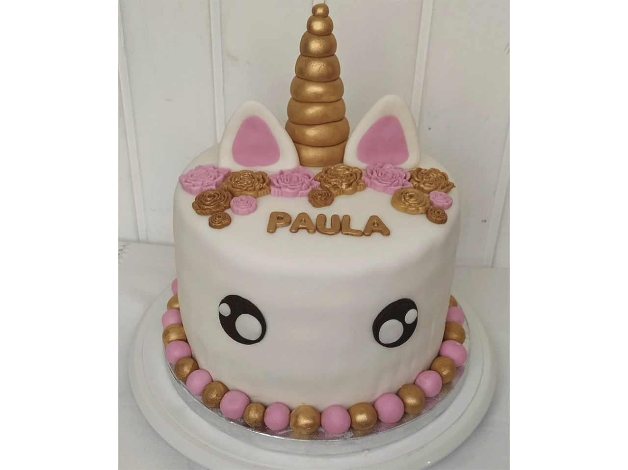 Cómo Forrar una Tarta de Fondant y Decorarla con Figuras de Fondant.